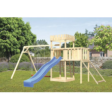 Spielturm mit Schaukel und Rutsche im Garten