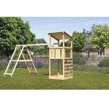 Spielplatz mit Schaukel, Leiter und Kletterwand aus Holz im Garten