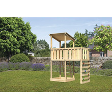 Tour de jeu en bois avec échelle et mur d''escalade dans le jardin