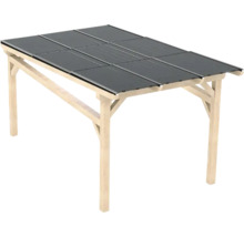 Holzcarport mit Solarmodulen auf dem Dach