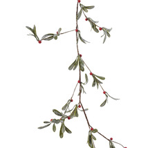 Guirlande de gui avec des feuilles et des baies rouges pour la décoration