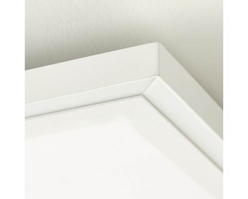 Gros plan d''un plafond blanc avec moulure décorative