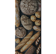 Verschiedene Brotsorten und Backwaren auf einem Tisch arrangiert.