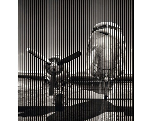 Panneau acoustique imprimé numériquement Aviateur 1 19x2253x2400 mm Set = 4 panneaux individuels Vue de face d''un avion avec hélice derrière des lignes verticales