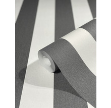 Tapetenrolle mit Streifenmuster