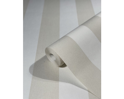 Tapetenrolle mit Streifenmuster