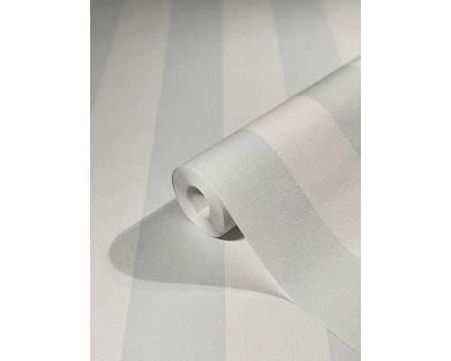Tapetenrolle mit Streifenmuster