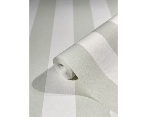 Tapetenrolle mit Streifenmuster