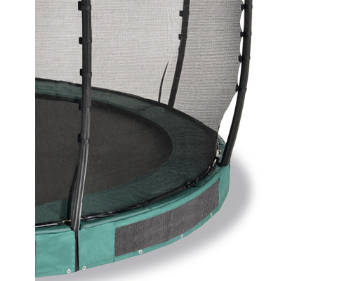 Vue détaillée d''un trampoline de jardin avec filet de sécurité