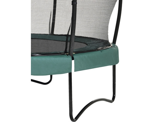 Vue détaillée d''un trampoline de jardin avec filet de sécurité et protection de bord verte