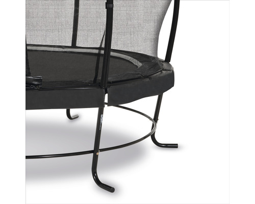 Detailansicht eines schwarzen Gartentrampolins mit Sicherheitsnetz.