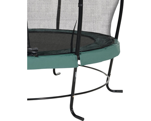 Detailansicht eines Gartentrampolins mit Sicherheitsnetz und gepolstertem Rand