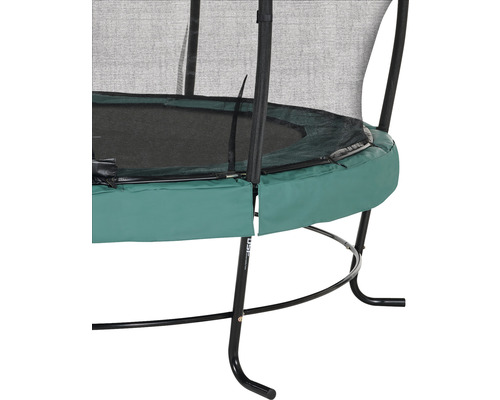 Vue détaillée d''un trampoline de jardin avec filet de sécurité et protection de bordure verte.