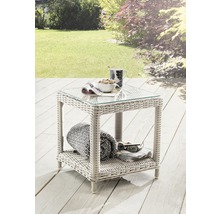 Table de jardin en rotin avec plateau en verre, espace de rangement et accessoires de jardin sur une terrasse