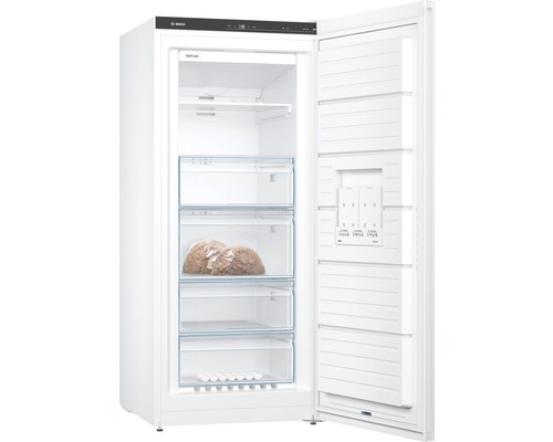 Geöffneter Gefrierschrank mit Schubladen und Lebensmitteln