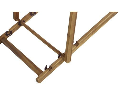 Detailansicht des Holzgestells eines Gartenmöbels