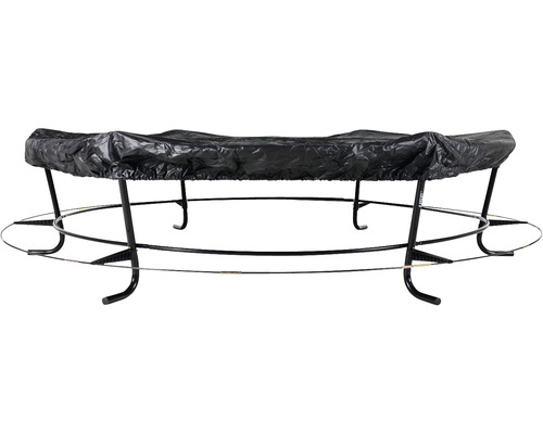 Abgedecktes Gartentrampolin mit schwarzer Plane