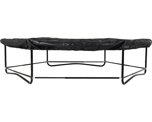 Abgedecktes Gartentrampolin mit schwarzer Schutzhülle