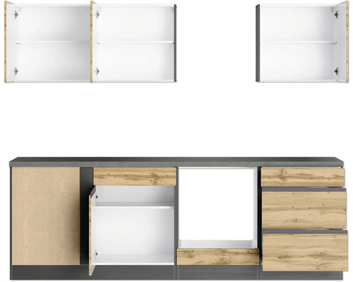 Küchenzeile mit Hängeschränken und Unterschränken mit Schubladen