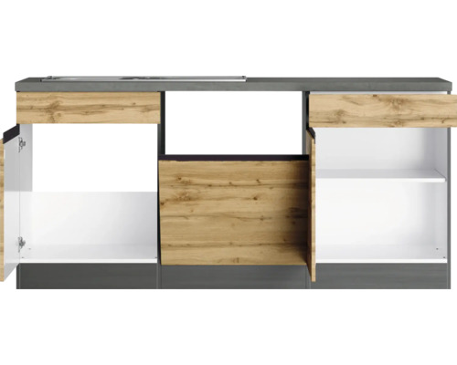 Meuble bas de cuisine avec portes ouvertes pour ranger les ustensiles de cuisine