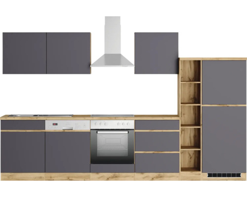 Cuisine équipée avec meubles hauts, hotte aspirante, évier, cuisinière et four