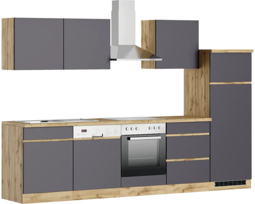 Cuisine avec éléments hauts et appareils électriques