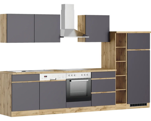 Cuisine complète avec éléments hauts, hotte aspirante, évier, cuisinière, four, lave-vaisselle et réfrigérateur.