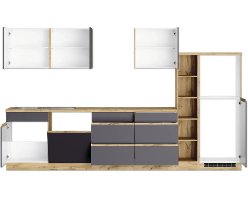 Cuisine équipée avec éléments hauts et bas et étagères