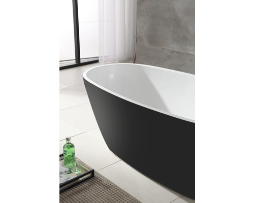 Baignoire îlot dans une salle de bain moderne