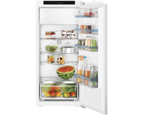 Réfrigérateur encastrable avec compartiment de congélation Bosch KIL42VFE0 Réfrigérateur ouvert avec divers aliments sur les étagères