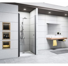 Salle de bain moderne avec cabine de douche, lavabo et miroir