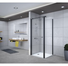 Salle de bain avec cabine de douche, lavabo et miroir