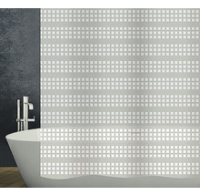 Badezimmer mit Badewanne und Fensterfolie mit Quadratmuster