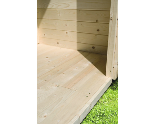 Vue intérieure d''une cabane de jardin avec des murs et un plancher en bois