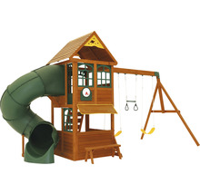 Holzspielplatz mit Rutsche und Schaukel