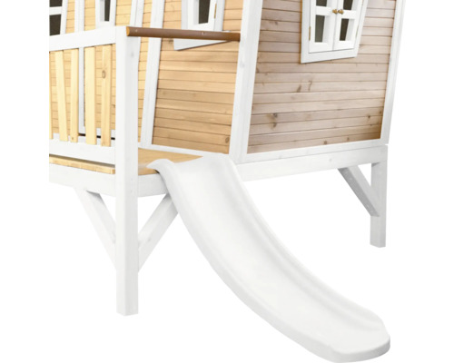 Maisonnette en bois avec toboggan