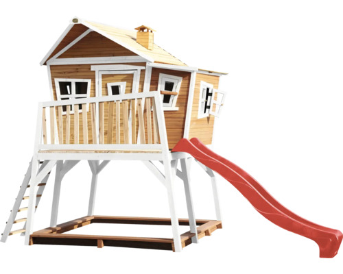 Spielhaus aus Holz mit Rutsche und Sandkasten