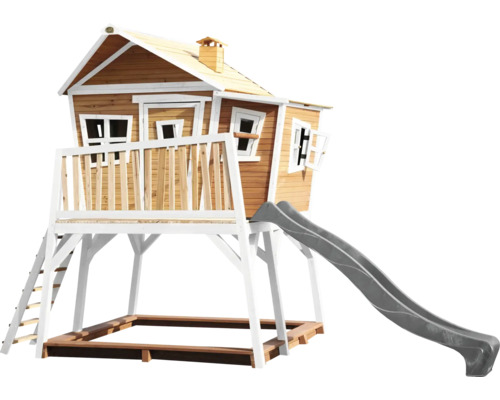 Maisonnette en bois avec toboggan et bac à sable