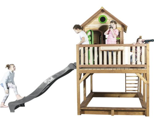 Spielturm aus Holz mit Rutsche und Sandkasten, Kinder spielen