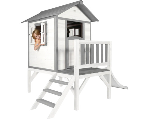 Holzspielhaus mit Rutsche und Leiter im Garten