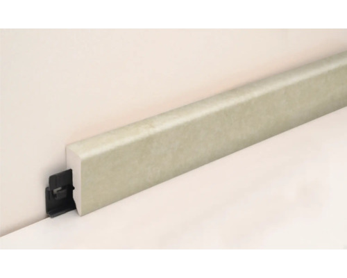 Plinthe en plastique avec clip de fixation