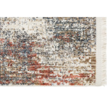 Detailansicht eines gemusterten Teppichs mit Fransen