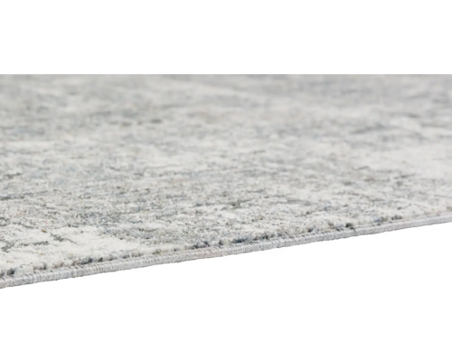 Detailansicht eines hellen Teppichs mit abstraktem Muster