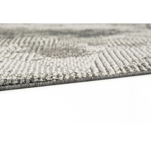 Vue détaillée d''un tapis gris à motifs