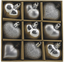 Neun herzförmige Christbaumkugeln aus Glas in einer Verpackung