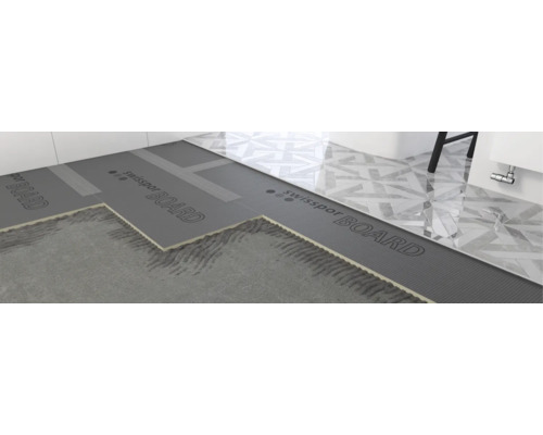 Sol de salle de bain avec panneaux isolants SwissPor Board et carrelage