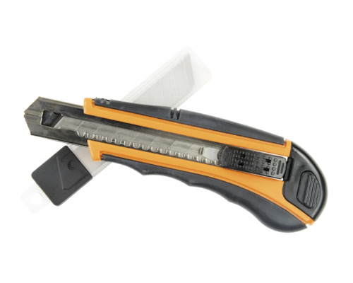 Cutter avec magasin de lames