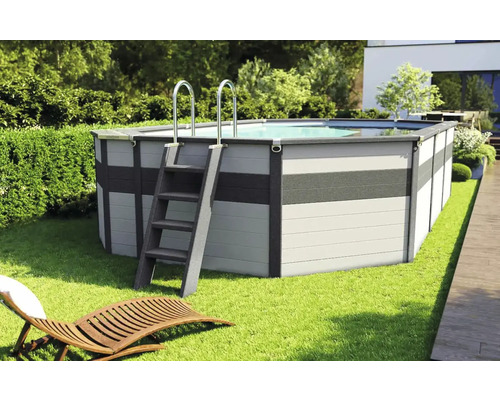 Aufstellpool aus Kunststoff mit Leiter im Garten