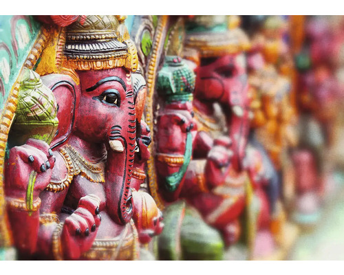 Rangée de statues de Ganesh sculptées en bois