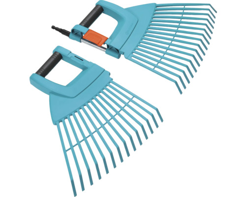 Deux râteaux à feuilles en plastique